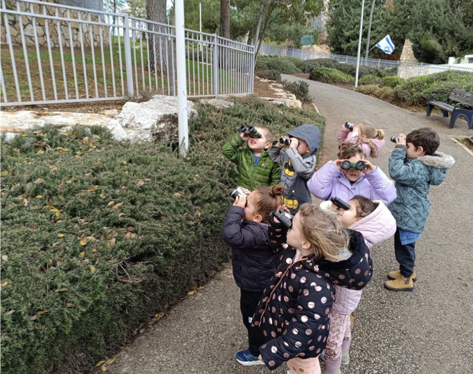 ילדים בספירת הציפורים. צילום: קרן מזרחי